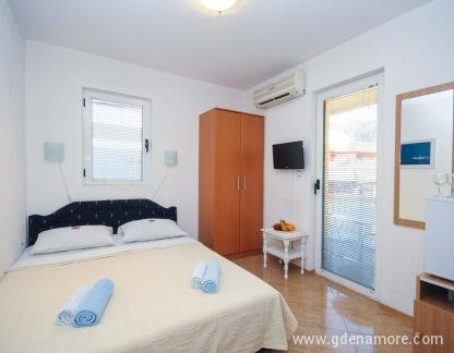 Budva Inn Apartments, Doppelzimmer standard + Balkon, Privatunterkunft im Ort Budva, Montenegro