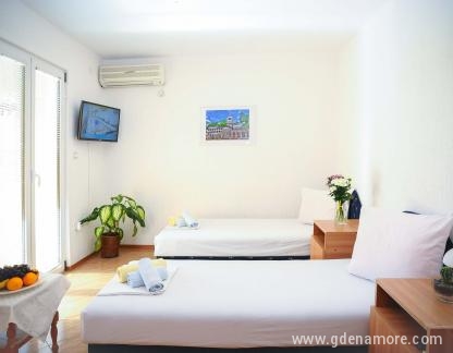 Budva Inn Apartments, Zweibettzimmer komfor + Balkon, Privatunterkunft im Ort Budva, Montenegro